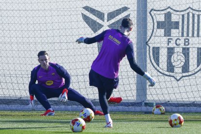 Entrenamiento previo del Barcelona antes del partido contra el Racing de Santander.