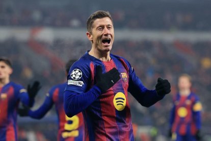 Lewandowski celebra su gol al Slavia de Praga. Antes había marcado en propia puerta.