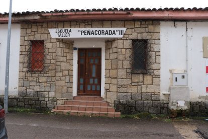 Edificio que fue escuela taller «Peñacorada».