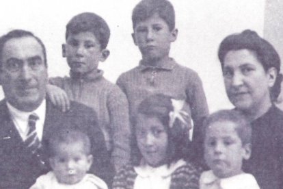 Una de las fotos de la familia Pérez-Carro, célebres en Lugo como 'Los Maragatos de la Puerta de San Pedro'.