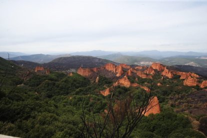 Imagen de Las Médulas tras el fuego.