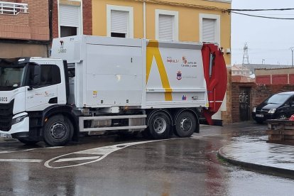 Las avería de los tres camiones de basura se van solventando.