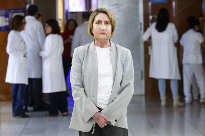 Carme, la primera paciente en recibir un trasplante de cara de una donante tras una eutanasia.