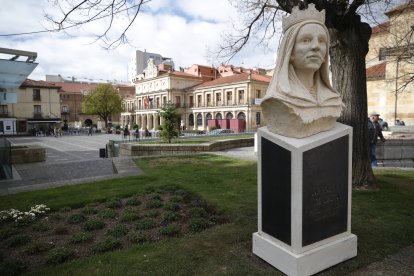Escultura de Doña Urraca en León