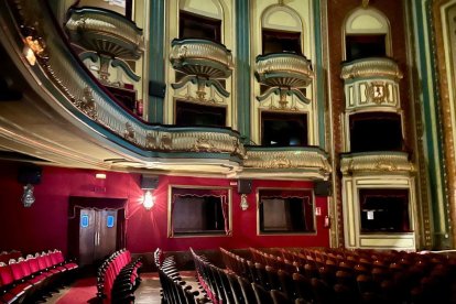 Imagen de la platea del teatro Emperador, un espacio sobre el que los leoneses llevan esperando una rehabilitación tras 20 años cerrado.