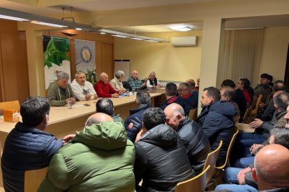 Reunión de regantes de toda la comarca del Páramo en Santa María.