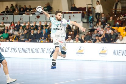 Rodrigo Pérez fue el máximo goleador del duelo con 8 goles.