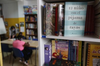 Clases de refuerzo escolar en León para menores de familias vulnerables.