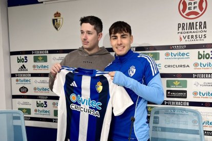 Koke Iglesias, a la derecha, fue presentado como nuevo jugador de la Deportiva.