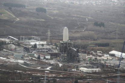Parte del fuste de la chimenea que quedó en pie.
