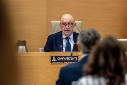 Archivo - El exministro de Hacienda Cristóbal Montoro comparece ante la comisión de investigación sobre la denominada ‘Operación Cataluña’, en el Congreso de los Diputados, a 14 de abril de 2025, en Madrid (España).