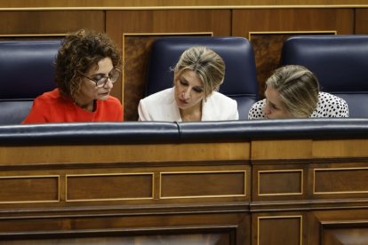 María Jesús Montero, Yolanda Díaz y Sara Aegesen.