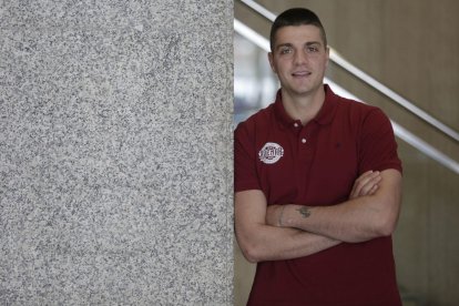 Edu Fernández seguirá tres temporadas más en el Ademar.