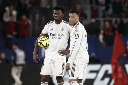 Tchouameni y Mbappé con caras de circunstancias tras el segundo gol recibido.