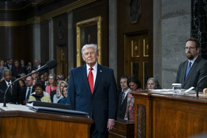 Trump ayer, antes de comenzar su discurso ante la Nación en el Congreso de los EE UU.