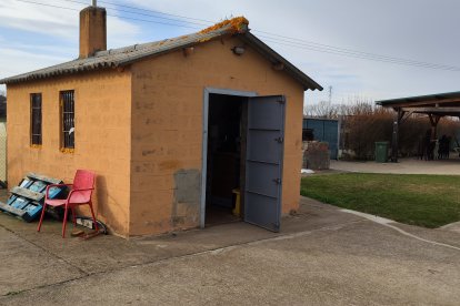 Los trabajadores han tenido que reconvertir el antiguo almacén en oficina.
