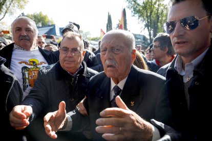 Fotografía de archivo del 24 de octubre de 2016 que muestra al teniente coronel de la Guardia Civil Antonio Tejero (c), en Madrid.