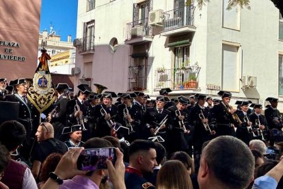 Un momento de la actuación de la AM de SCB en Sevilla esta mañana.