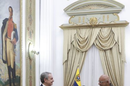 Delcy Rodríguez, José Luis Rodríguez Zapatero y Jorge Rodríguez.