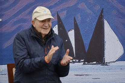 Fotografía tomada el 09/11/2025, del rey emérito Juan Carlos. En su quinto año de "exilio" en Abu Dabi, el rey emérito ha estado muy presente en el debate público. Y rodeado de polémica en el año en el que España ha celebrado el 50 aniversario de la reinstauración de la monarquía sin su presencia en los actos institucionales, a los que no fue invitado. La música, el cine, el deporte, la política y los tribunales han dejado grandes protagonistas en 2025: de Rosalía al rey emérito pasando por Álvaro García Ortiz, Carlos Mazón, Santos Cerdán o Aitana Bonmatí, todos ellos han marcado la actualidad en España en el último año. EFE/Emilio Lavandeira