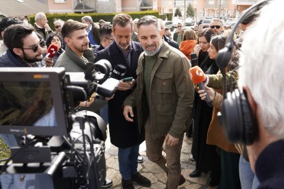 El lider de Vox, Santiago Abascal, durante su visita a Villablino (León)