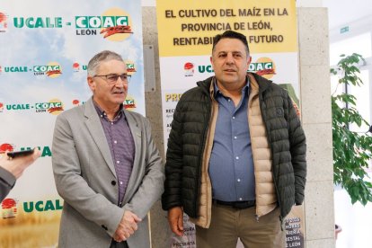 Lorenzo Rivera y Apolinar Castellanos, antes del inicio de la jornada.