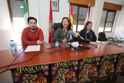 La alcaldesa en la presentación de la Pascua 2026.