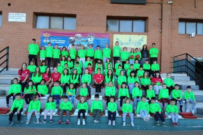 Los nuevos alumnos han recibido camisetas y sudaderas.