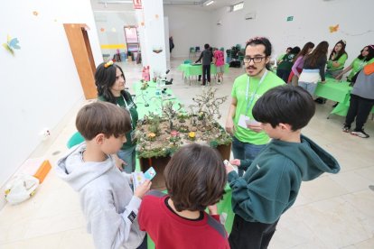 Participantes en los talleres de Expociencia.