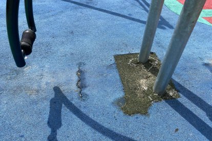 Estado de las zonas infantiles de Melluque y el parque de La Cepeda.