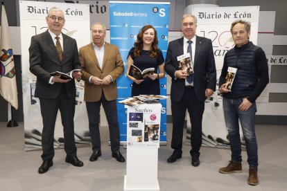 Jorge Revenga, Joaquín S. Torné, Cristina Santos, Miguel S. Seijas y Héctor Escobar, en la presentación de la obra, este jueves, en el Club de Prensa de Diario de León.