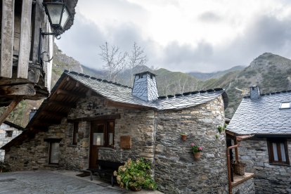 Casas de pizarra en Peñalba de Santiago