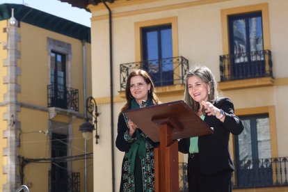 Ana Carlota Amigo e Inma Reyero, durante el acto.