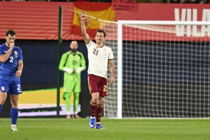 Oyarzabal celebra uno de sus dos goles a Serbia.