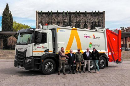 El alcalde de Valverde recepcionó el nuevo camión de basura.