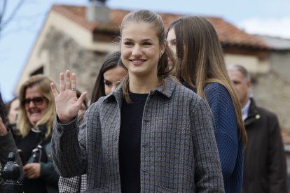La princesa Leonor, en la visita a un pueblo de Asturias.