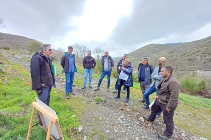 El subdelegado estuvo acompañado por alcaldes de las zonas afectadas.