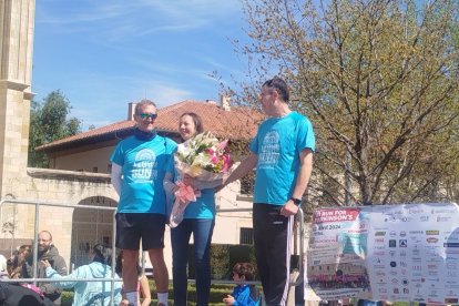 Nuria con Alberto y Juanjo, compañeros en el campeonato.