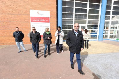El alcalde de Ponferrada, la representante de la Junta y miembros del equipo de gobierno.