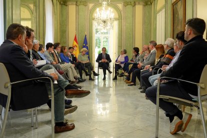 El ministro Félix Bolaños se reúne con víctimas de abusos en la Iglesia.
