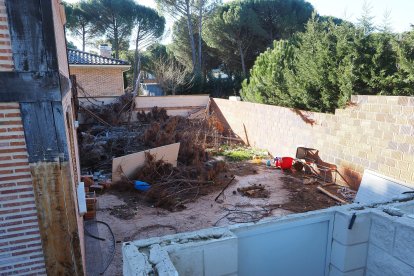 Archivo - Zonas exteriores pertenecientes al domicilio del detenido Ramón C., 'El Manitas', donde han estado realizando registros por la búsqueda de Esther López, desaparecida hace más de dos semanas en Traspinedo, a 27 de enero de 2022, en Traspinedo, Va.