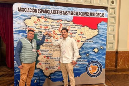Borja González, edil, y David Gordon, de Astures y Romanos.