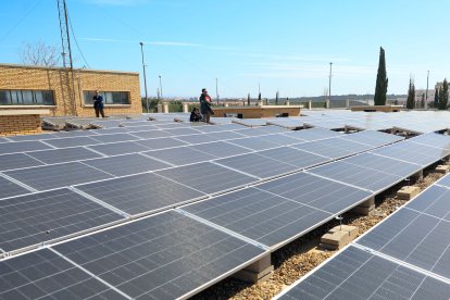 Instalaciones de una planta fotovoltaica en una imagen de archivo.