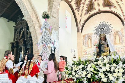 La fiesta del Voto de Laguna de Negrillos es una de las fiestas má vistosas de la provincia.