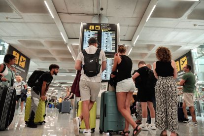 Pasajeros en el aeropuerto de Palma de Mallorca.
