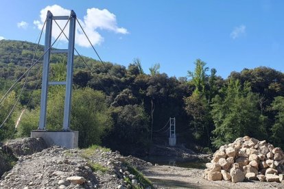 Aspecto que presentan las obras de la pasarela sobre el Sil en Valiña (Toral de los Vados).