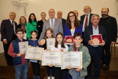 Foto de familia de los galardonados.