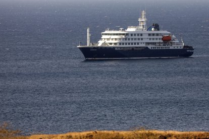 El crucero MV Hondius, afectado por un brote de hantavirus en su pasaje.