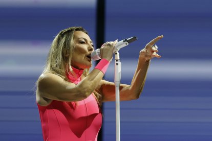 <p>La cantante Amaia Montero durante el concierto que la banda La Oreja de Van Gogh ofrece este sábado en Barakaldo. EFE/ Miguel Toña</p>