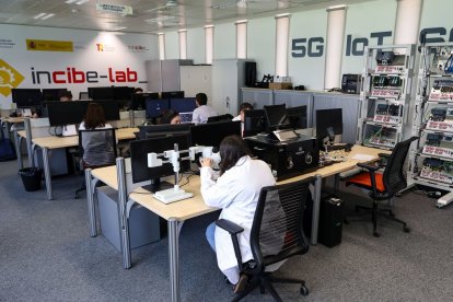 Laboratorio de Ciberseguridad del Incibe, que trabaja con el softwarte para reproducir gemelos digitales y ciberataques.